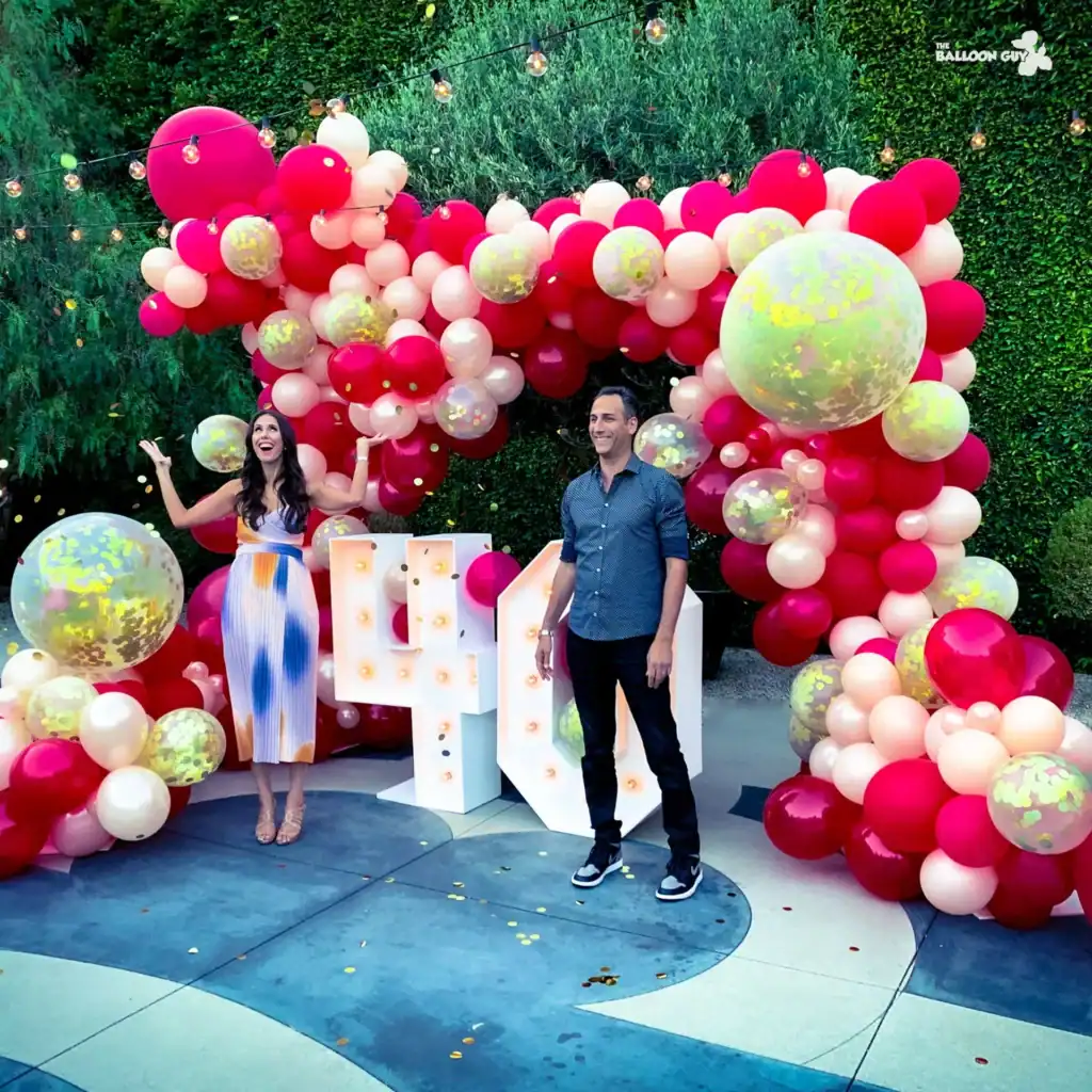 The Ultimate Guide To Balloon Decor 2 40OrganicGarlandArchbyBalloonGuyLA.com 1920w