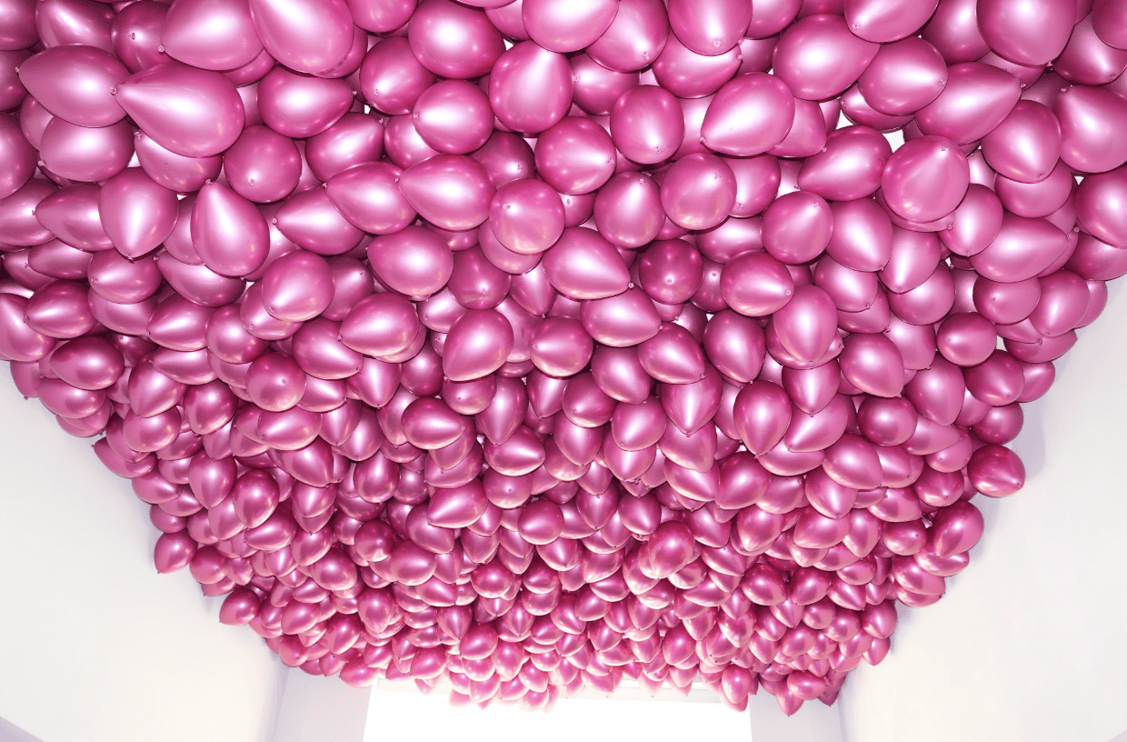 Ceiling balloons in pink in Los Angeles