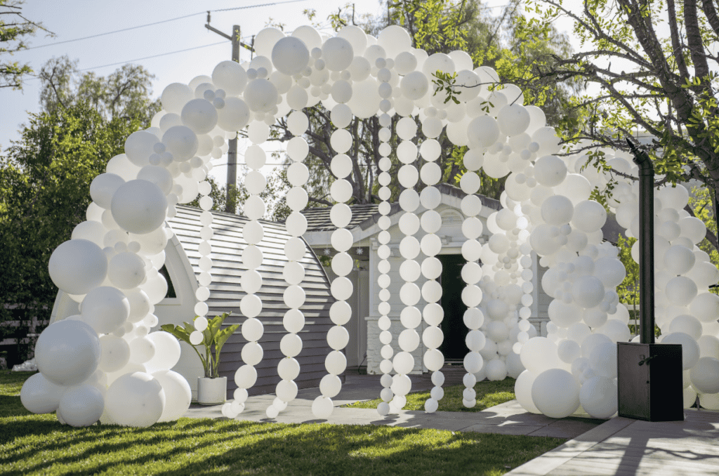 gorgeous balloon arch for birthday