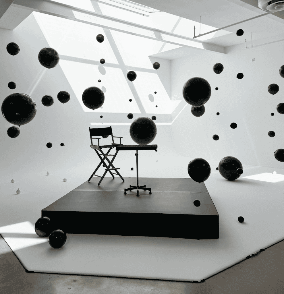 polka dot balloon custom sculpture